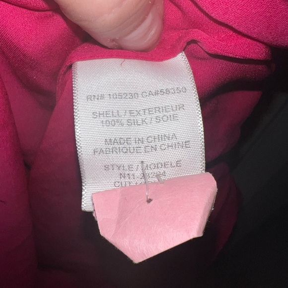 Joie Fushia Silk Blouse with Keyhole Back Size Large (Fits more like a Medium) - Picture 4 of 4
